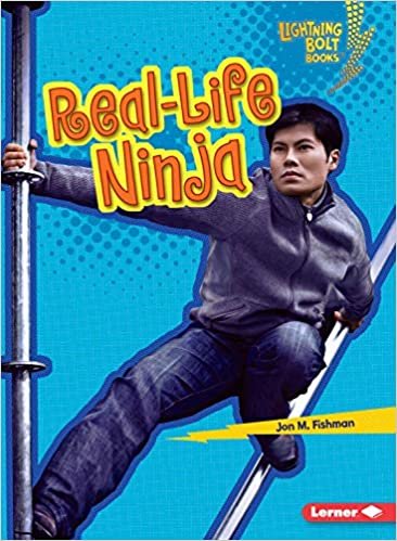 okumak Real-Life Ninja (Lightning Bolt Books (R) -- Ninja Mania)