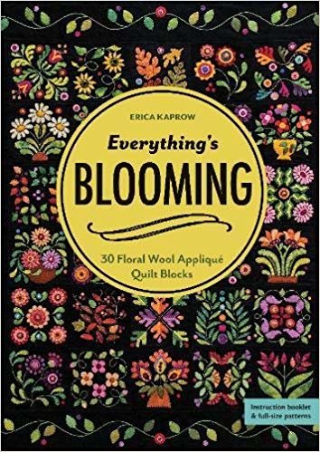 okumak Everything&#39;s Blooming : 30 Floral Wool Applique Quilt Blocks