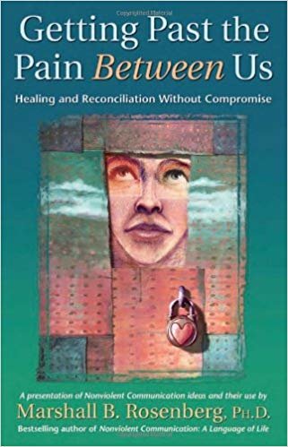 okumak Getting Past the Pain Between Us: Healing and Reconciliation without Compromise (Nonviolent Communication Guides)