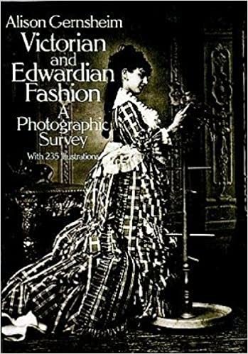 Victorian and Edwardian Fashion: A Photographic Survey (Dover Fashion and Costumes) indir