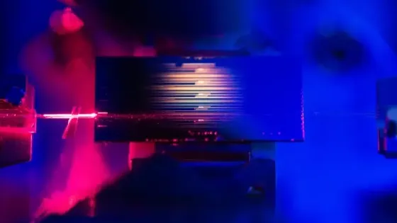 Маломощное оптическое устройство усиливает свет в 100 раз