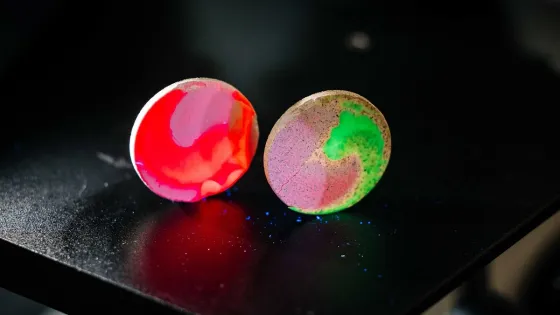 obrazczy-lyuminesczentnoj-keramiki_razrabotannoj-v-tpu_2-v1