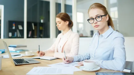 Спрос на офисных специалистов с навыками работы с ИИ этой зимой вырос на 34% — Авито Работа