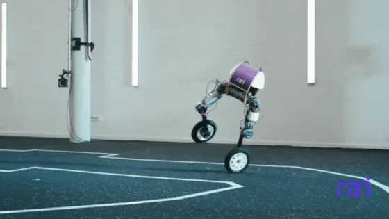 Колесный робот побалансировал на одной ноге и притворился велосипедом