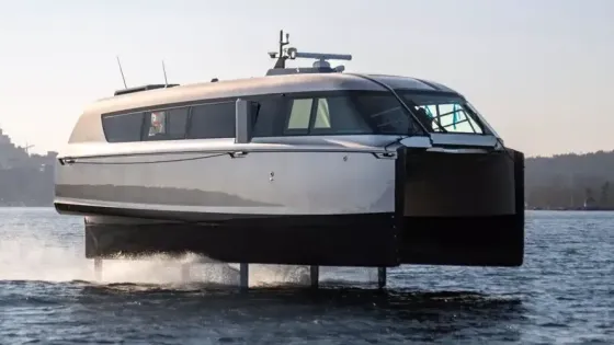 Электрический паром Candela «летит» над водой со скоростью 46 км/ч