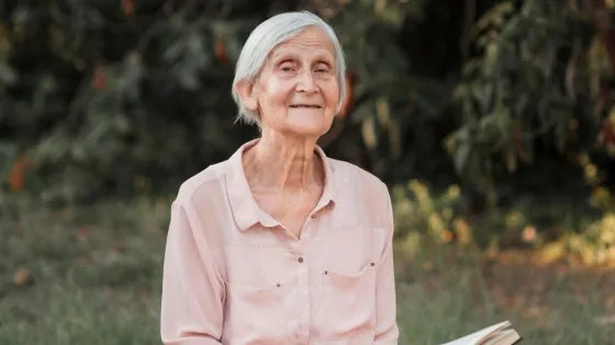 medium-shot-old-woman-holding-book_23-2148695396-v1