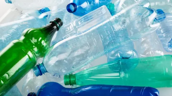 Найден метод получения дешевых материалов для очистки воды из отходов пластика