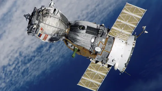 Soyuz_TMA-7_spacecraft2edit1