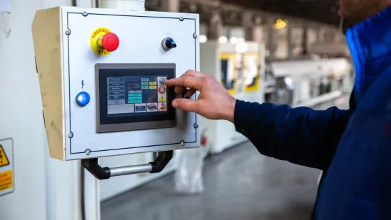 worker-uses-control-panel-factory_140725-7625