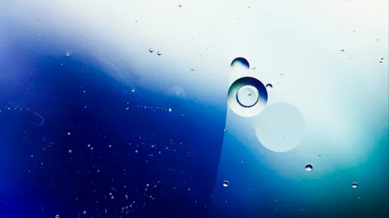 abstract-pattern-coloured-oil-bubbles-water-v1