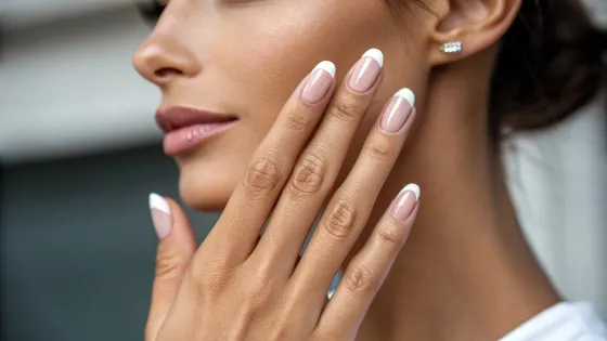 fragment-of-a-woman-s-hand-with-fingers-close-up — копия