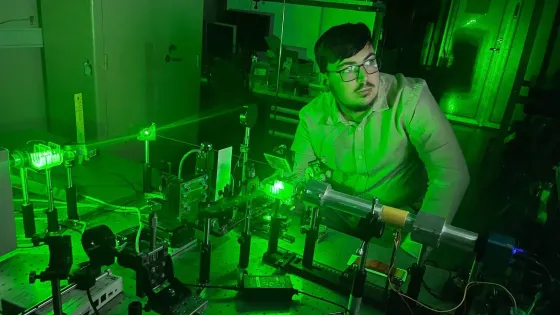 Risunok-2.-Izmereniya-provodimye-v-usloviyah-vozbuzhdeniya-obraztsa-zelenym-lazerom-s-dlinoj-volny-izlucheniya-532-nanometra-v1