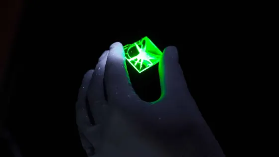 Risunok-7.-Lyuminestsentnyj-netkanyj-material-nanesennyj-na-zhestkuyu-podlozhku-1-scaled