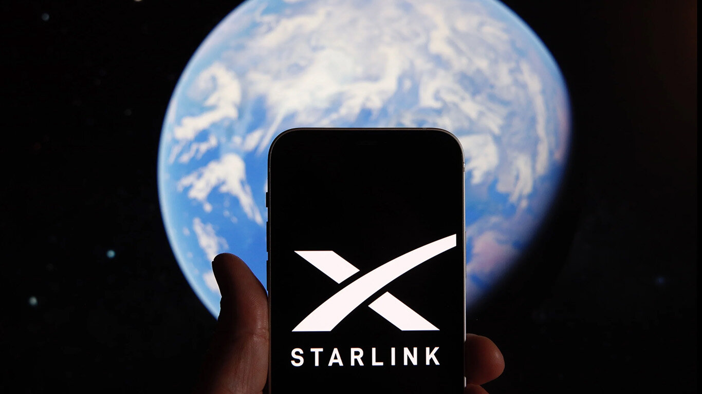 SpaceX хочет снизить высоту орбиты спутников Starlink на 200 километров