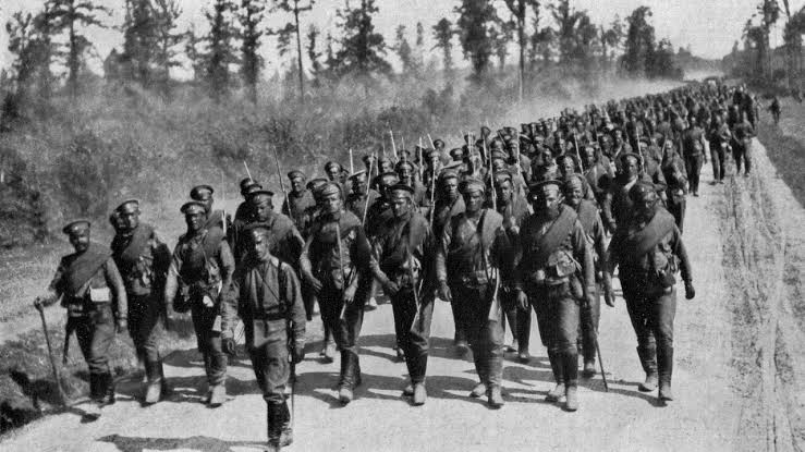 Колонна русских солдат на марше, Первая мировая война