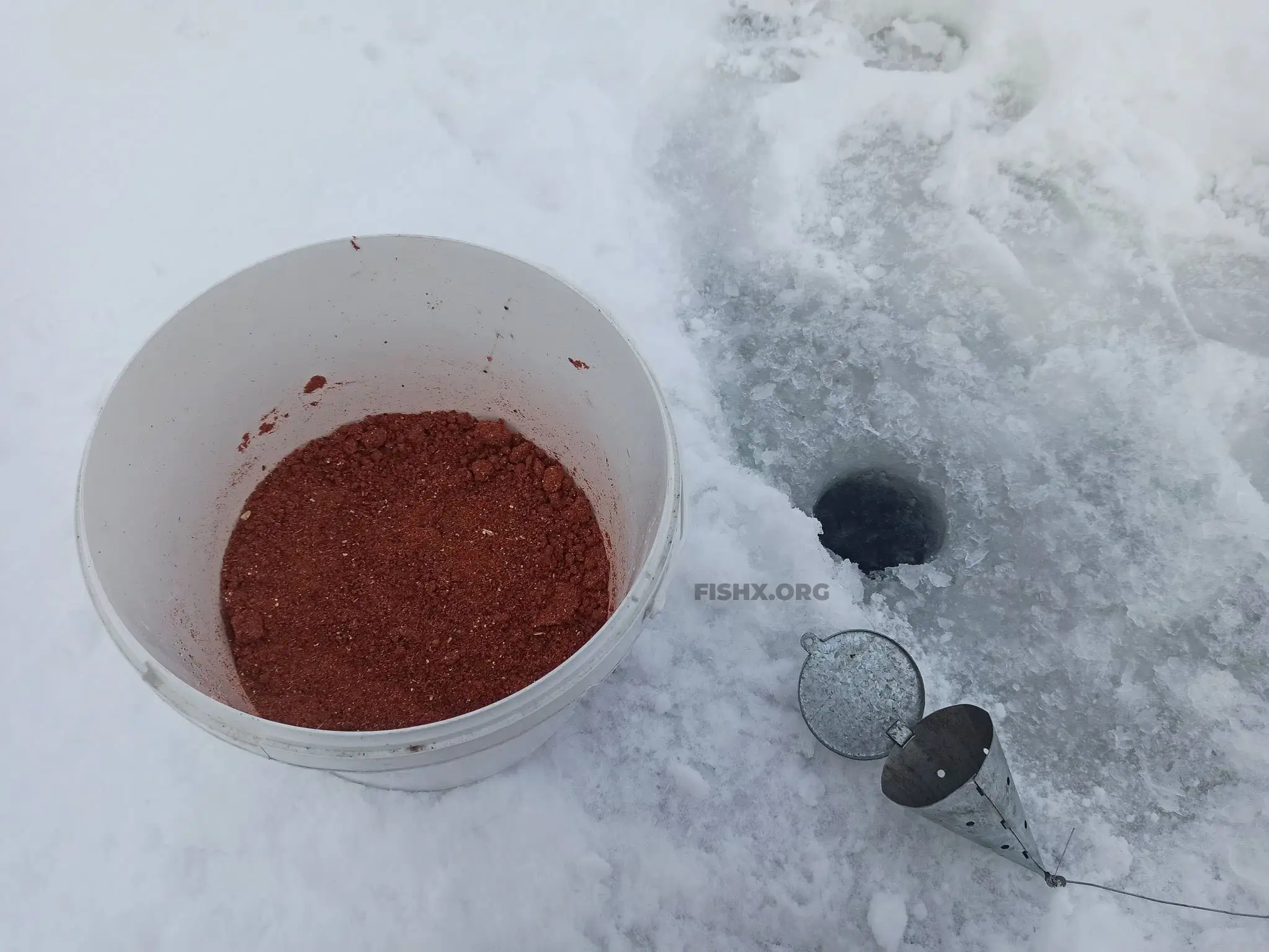 Добавить воду из лунки на водоеме