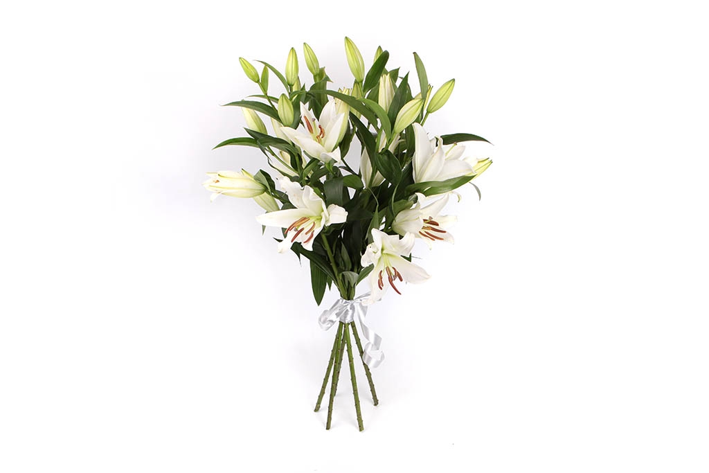 Букет 5 лилий Белая красавица купить в Москве недорого. Floral-Tale