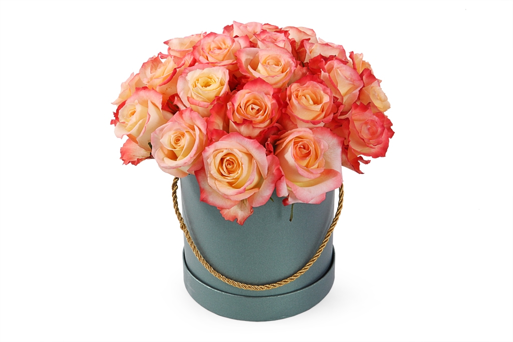 Букет 25 роз Кабаре в шляпной коробке - купить в Москве: цены, круглосуточная доставка - Цветочная сказка