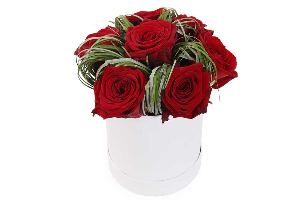 Букет 7 роз в шляпной коробке (с зеленью) недорого купить. Москва - floral-tale