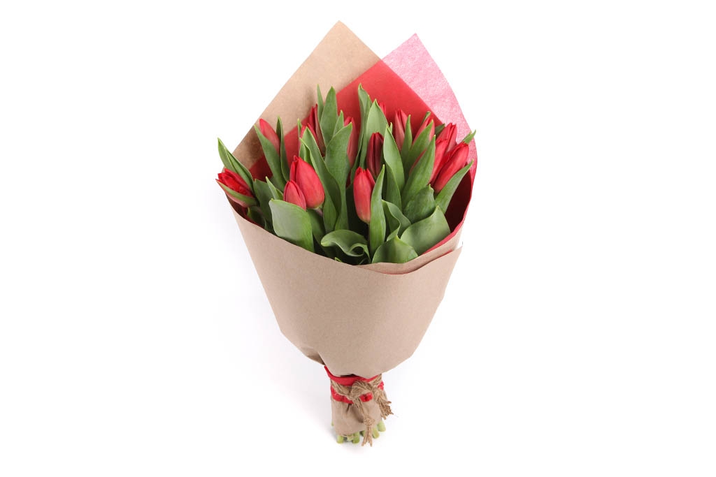 Букет 15 тюльпанов, красные купить в Москве - floral-tale.ru
