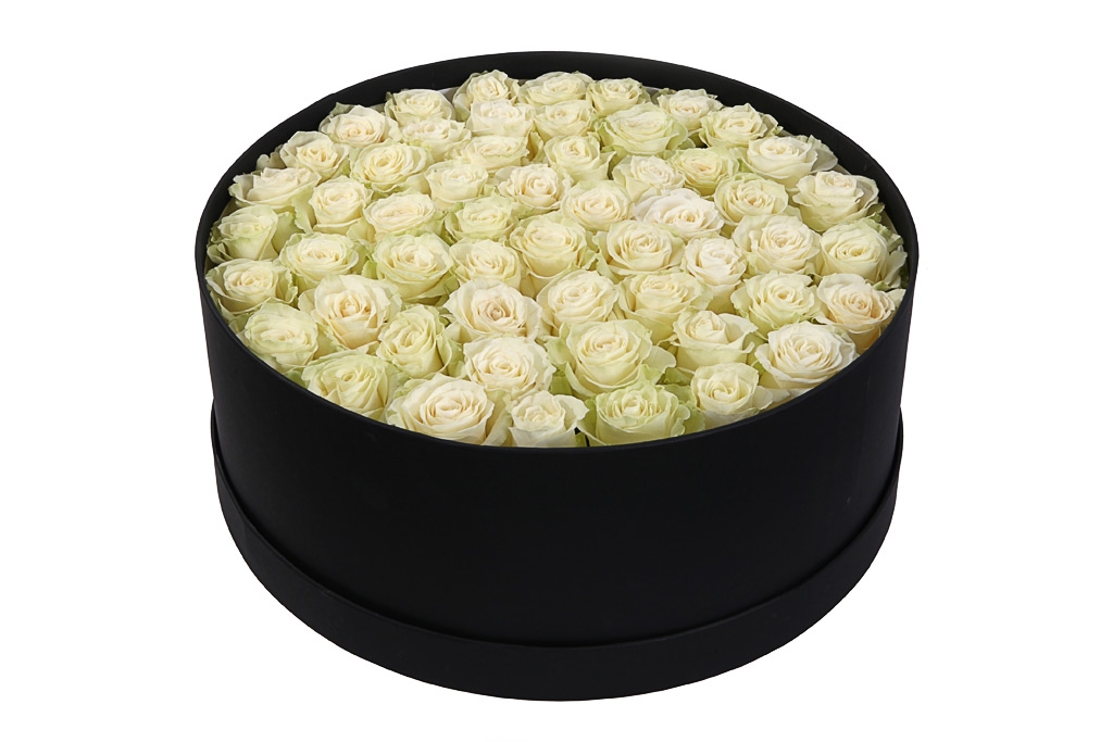 Букет 55 роз Мондиаль в шляпной коробке. Купить в Москве на floral-tale.ru