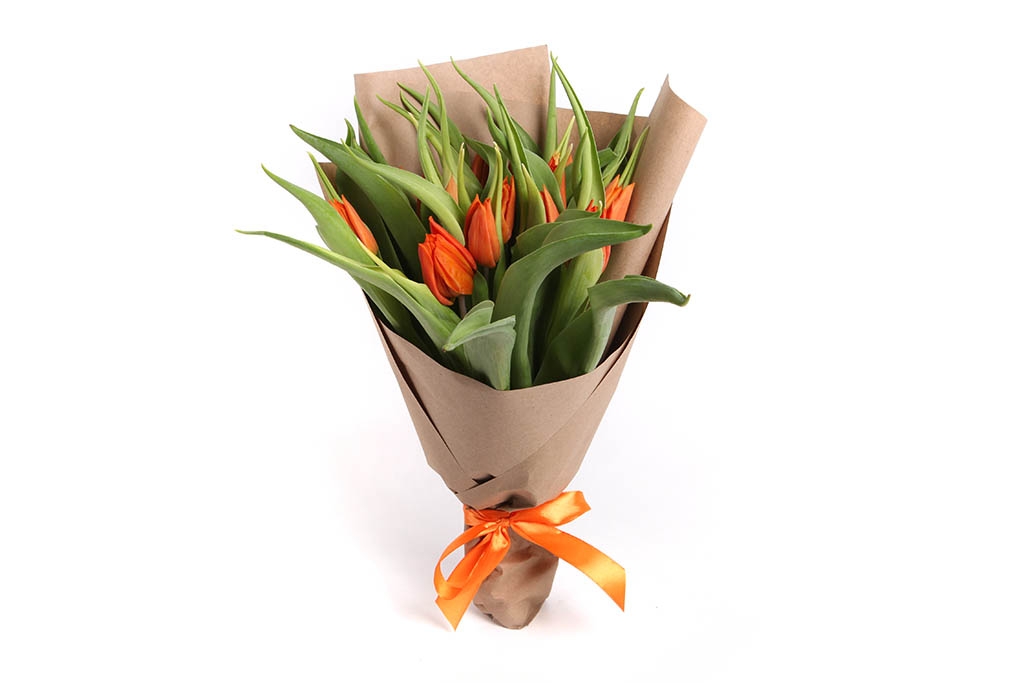 Букет 15 тюльпанов, оранжевые купить в Москве - floral-tale.ru