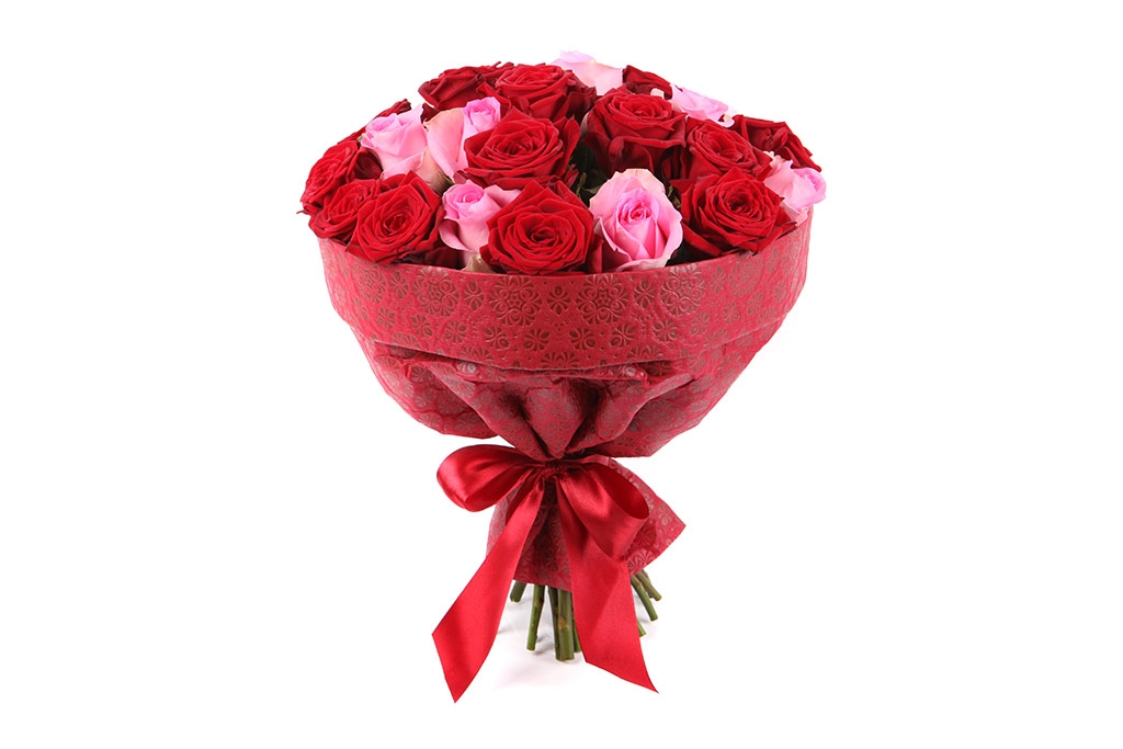 Букет 25 роз, красно-розовый микс купить в Москве. Цветочная сказка