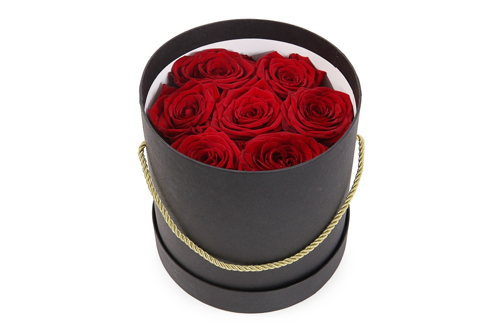 Букет 7 роз в шляпной коробке (черная) недорого купить. Москва - floral-tale