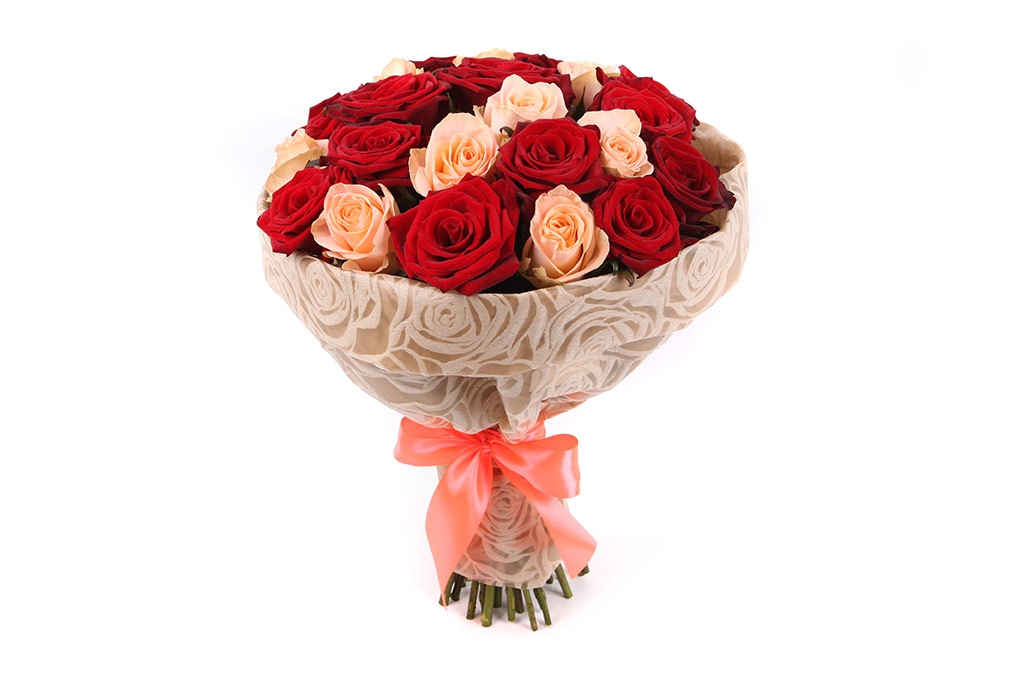 Букет 25 роз, красно-кремовый микс - купить в Москве: цены, круглосуточная доставка - Цветочная сказка