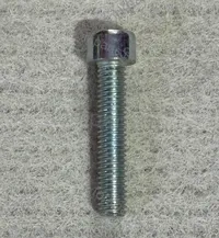 Болт M10x20