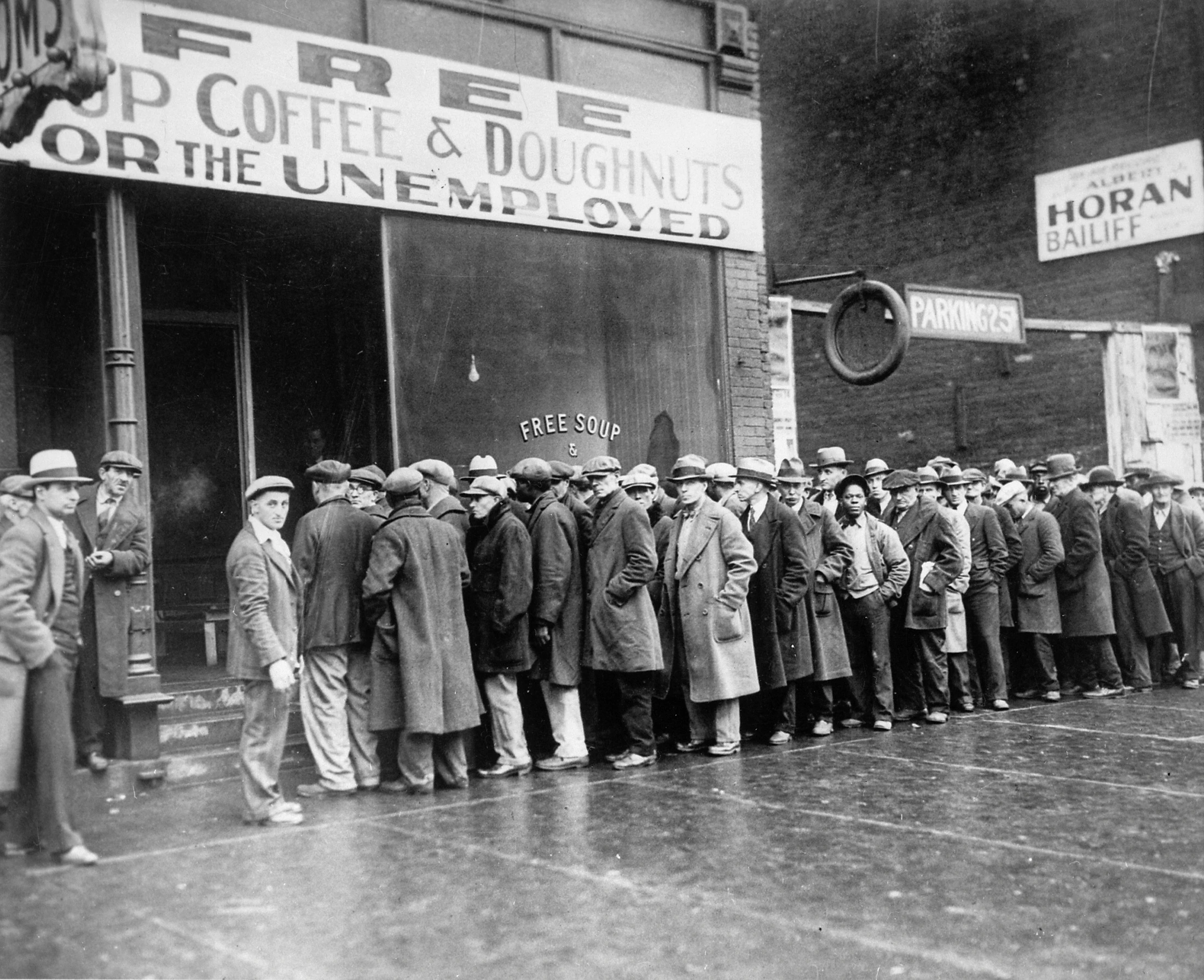 Очередь безработных у бесплатной столовой в Чикаго в 1931 году