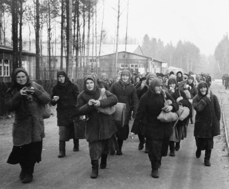 Женщины, вывезенные с оккупированных восточных территорий на принудительные работы в Германию в 1942 году