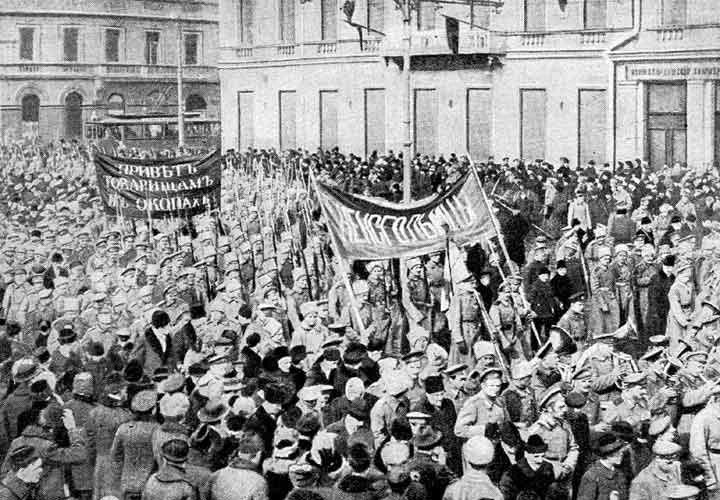Солдатская демонстрация в Петрограде в дни Февральской революции 1917 года