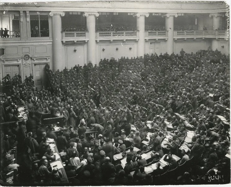Заседание солдатских депутатов в Таврическом дворце в марте 1917 года