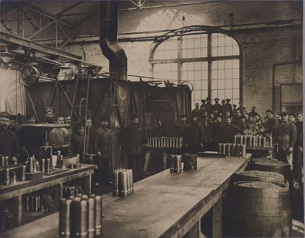 Рабочие и оборудование Путиловского завода в Санкт-Петербурге в 1912-1917 годах