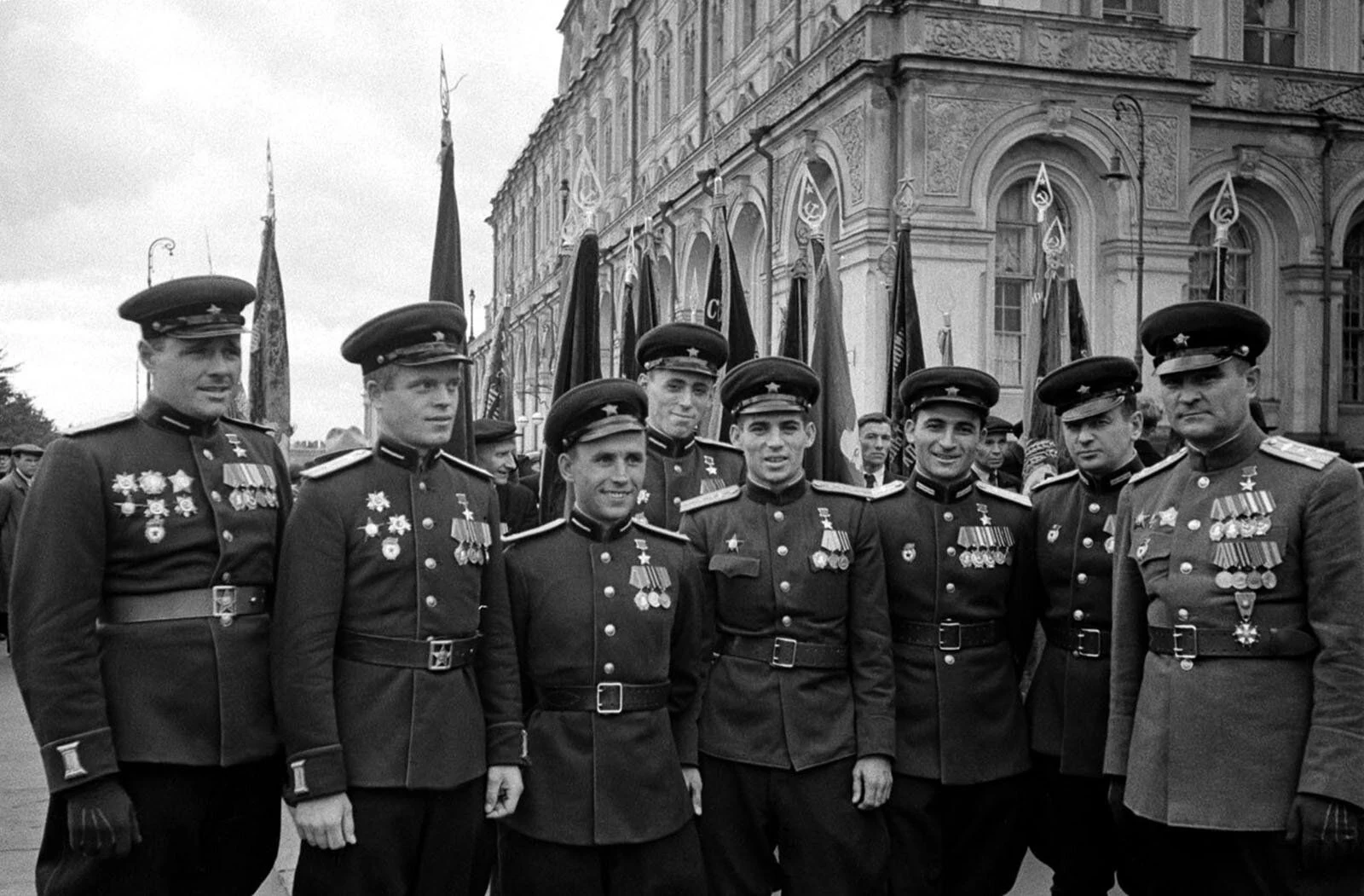 Советские военнослужащие - участники Парада Победы в Москве в июне 1945 года