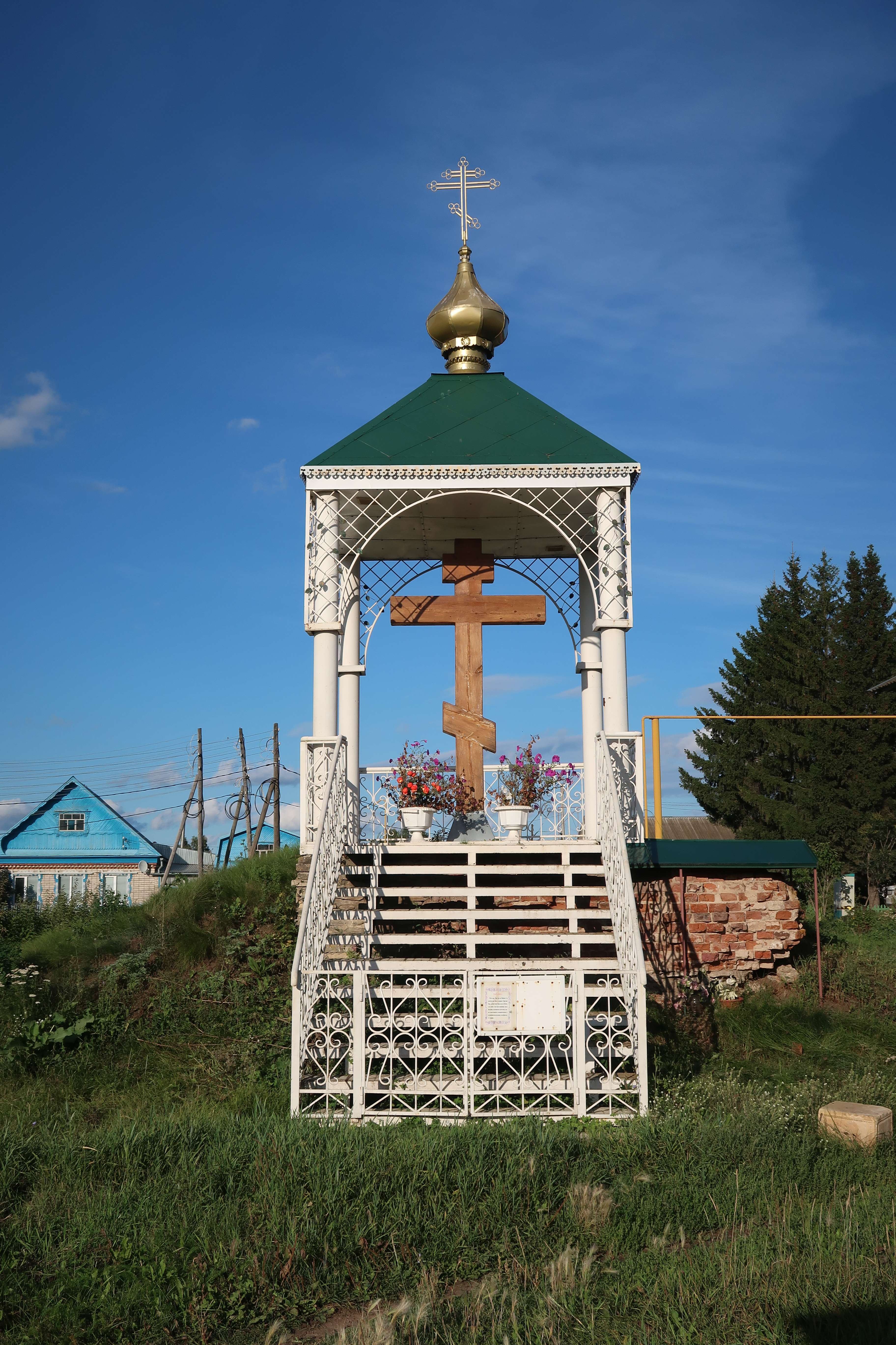 Поклонный крест в с. Усаде