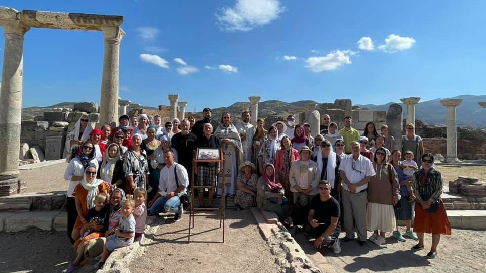 Божественная литургия совершена в день памяти апостола и евангелиста Иоанна Богослова на месте его погребения близ Эфеса в Турции 