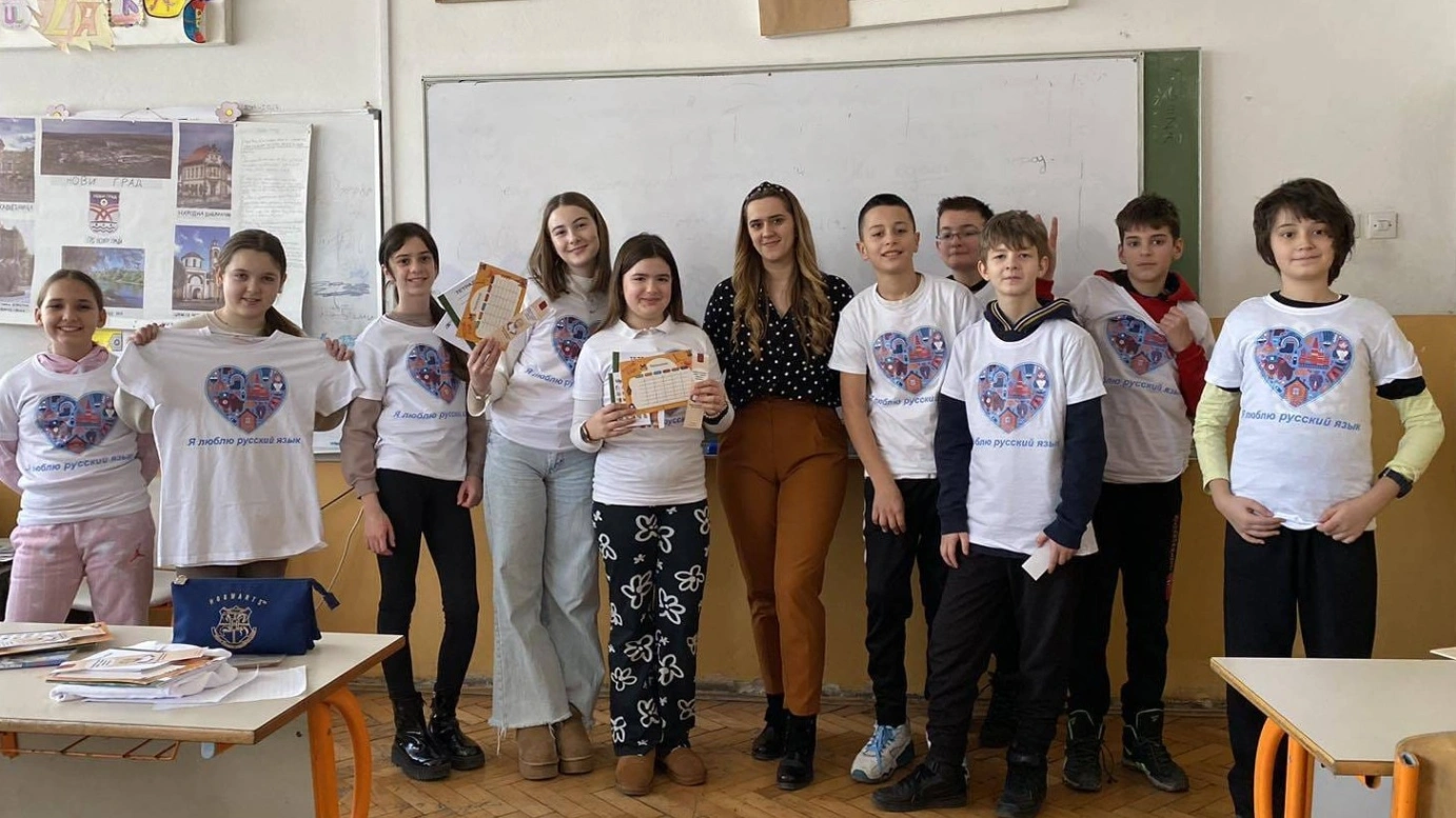 Banja Luka'daki ilkokullardaki öğrencilere okul malzemeleri verildi