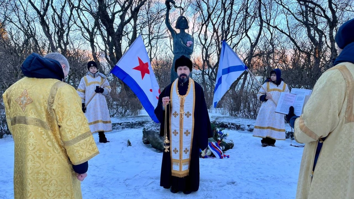 レイキャビクのロシア教区の牧師と教区民は、亡くなった兵士の記憶に敬意を表しました 