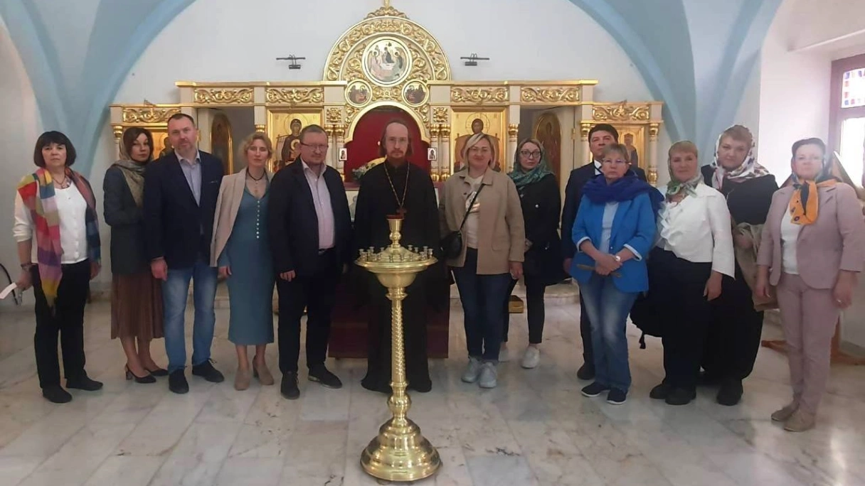 Visite du temple sur le territoire du consulat général de Russie à Istanbul