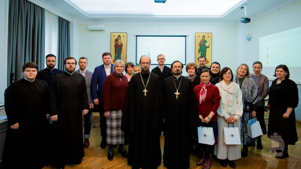 Tryezë e rrumbullakët diskutim "Mësimi i rusishtes si gjuhë e huaj në shkollat teologjike të Kishës Ortodokse ruse"
