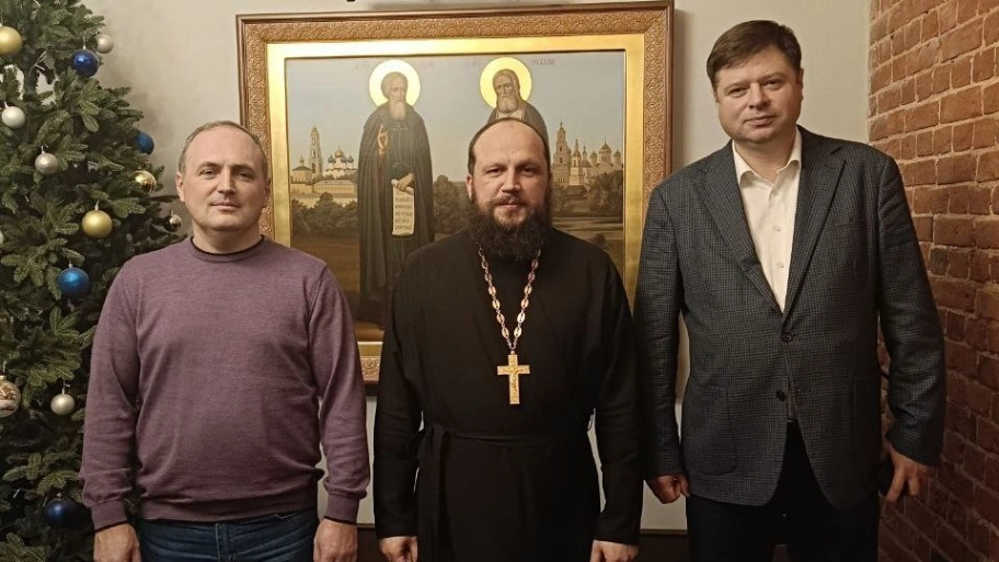 ფონდის ოფისს ტომსკის სემინარიის აკადემიური საკითხების ვიცე-რექტორი, მღვდელი ვიტალი კოლანტაი ეწვია