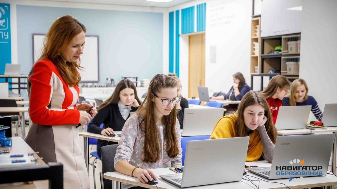 О переподготовке преподавателей истории, дефиците учителей информатики и «белом» интернете в школах