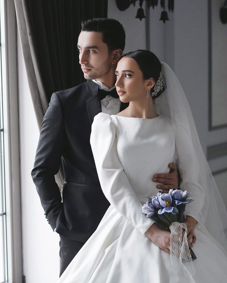 Old money couple poses engagement | Candid wedding photography portraits, Old money photography couples, Wedding photo studio