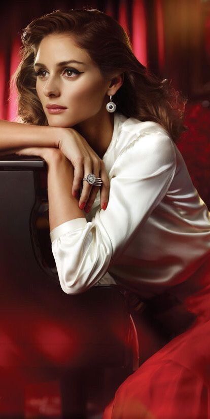 Olivia palermo christmas outfit | Opera photoshoot ideas
