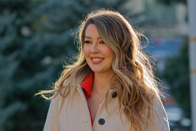 woman, young, blonde, happy, smiling, outdoors, lifestyle, fashion, happiness, snapshot, smile, street photography, event, editorial, urban