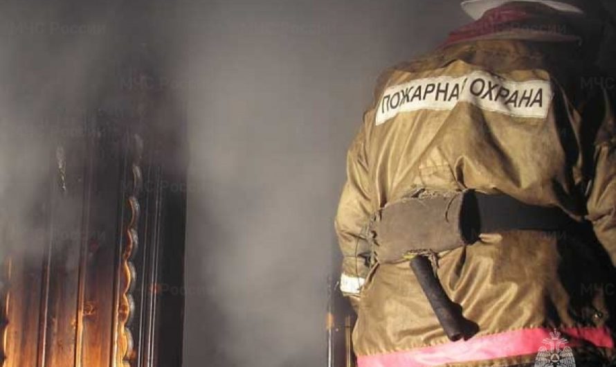 В Бугуруслане горел четырехквартирный дом