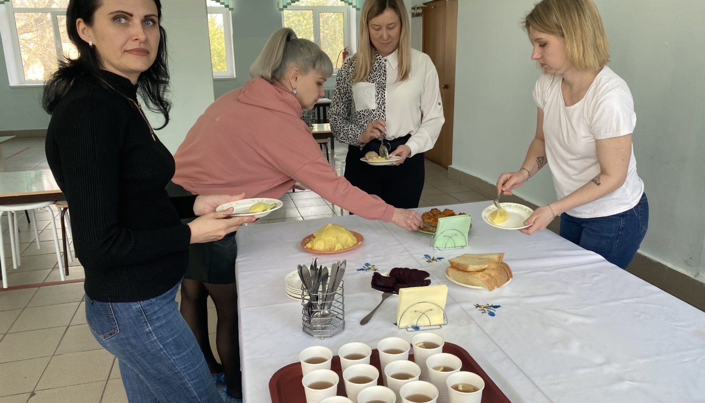 В школе Бугуруслана был организован родительский контроль с дегустацией  приготовленных блюд | 14.04.2023 | Новости Бугуруслана - БезФормата