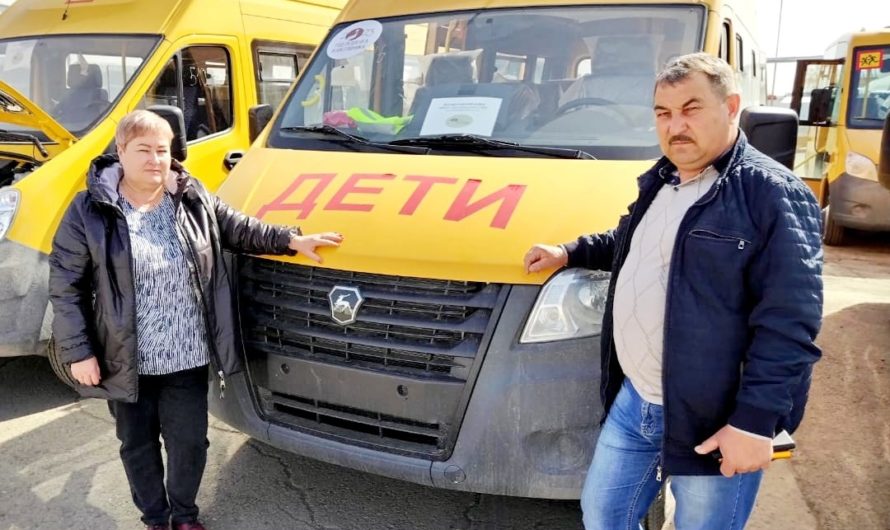 В Бугурусланском районе две школы получили новые микроавтобусы